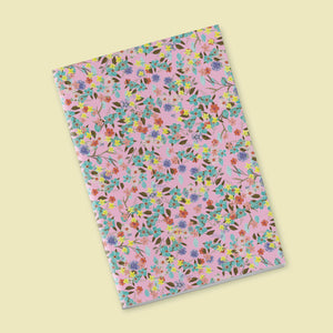 Petit carnet - Petites fleurs vives sur fond rose pastel