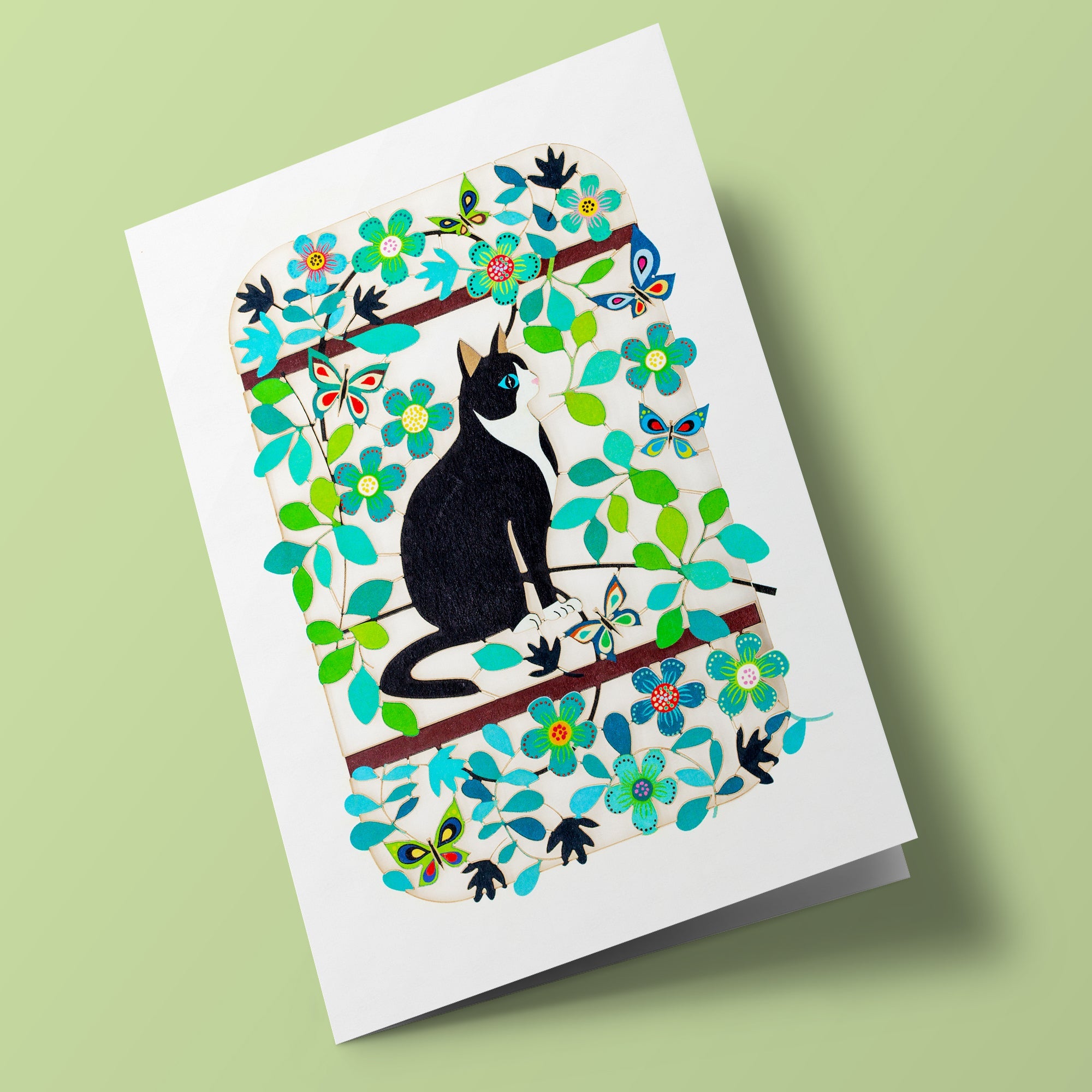 Carte découpée - Chat entouré des papillons et feuilles